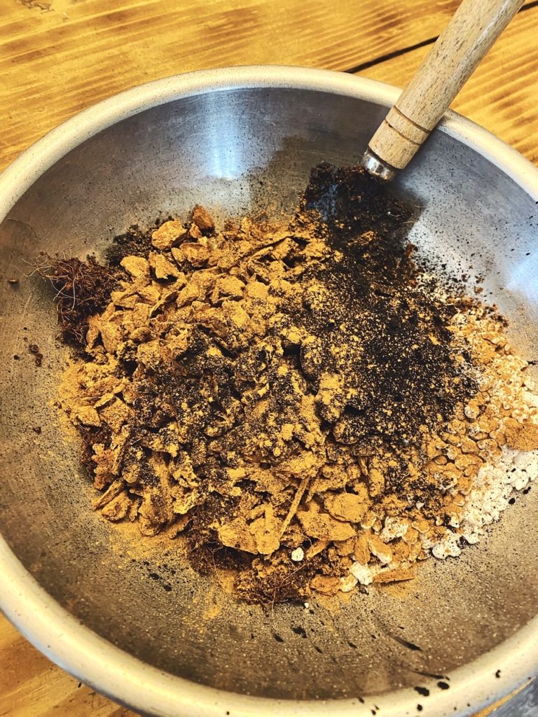 DIY soil with Cinnamon 